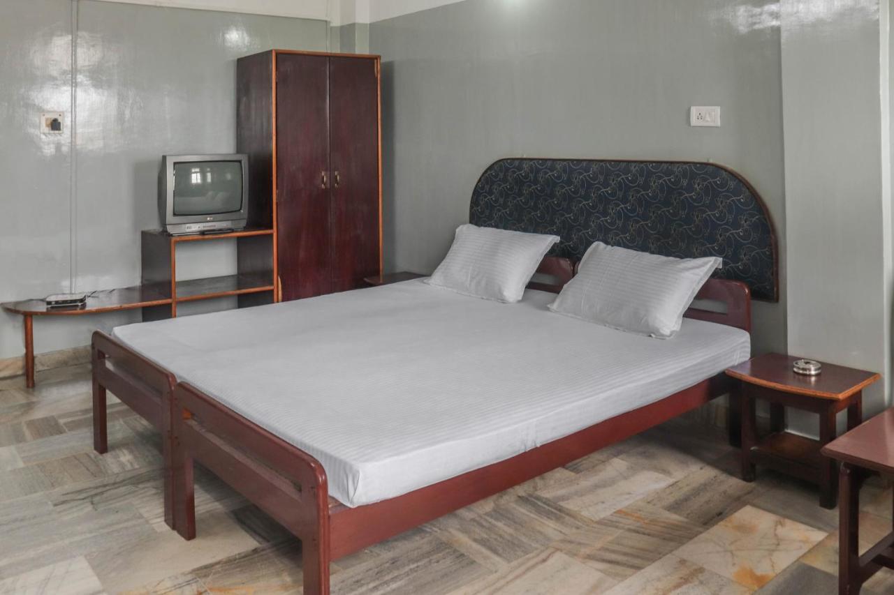 Spot On 49477 Hotel Galaxy Dimāpur Kültér fotó